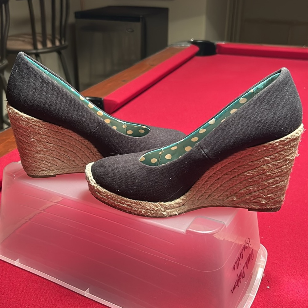Elegant Black Wedge Espadrilles - Picture 5 of 5